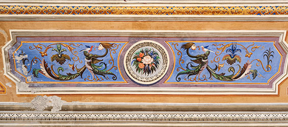 Dettagli dei soffitti decorati in stile liberty di Palazzo Ardizzone